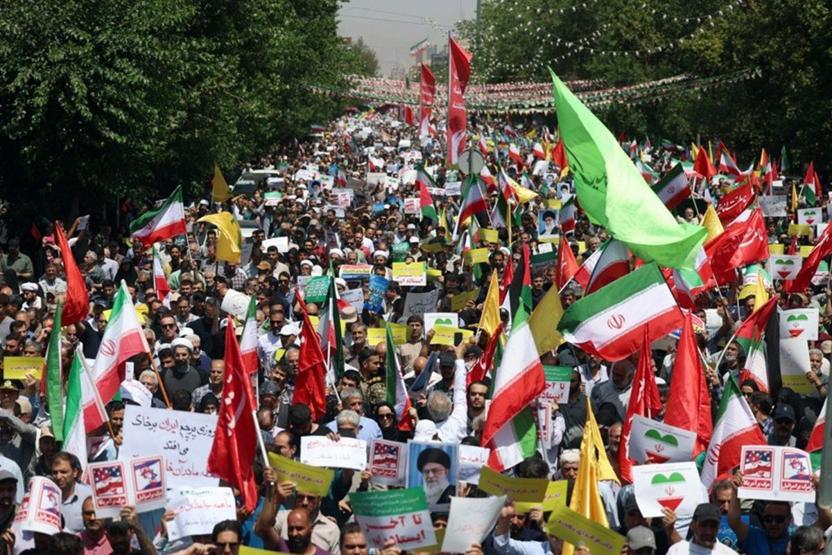 ABD saldırıları sonrası İranlılar meydana indi: Savaşacağız, öleceğiz, teslim olmayacağız