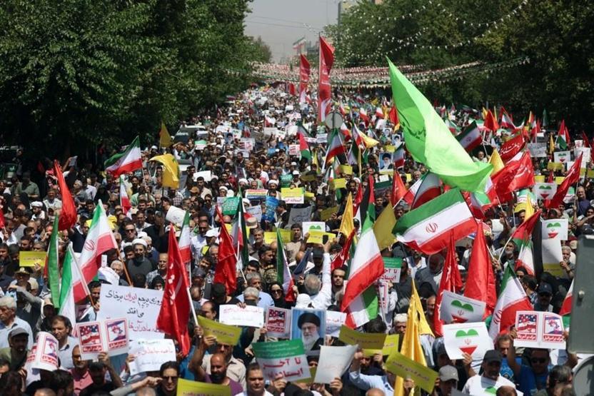 ABD saldırıları sonrası İranlılar meydana indi: Savaşacağız, öleceğiz, teslim olmayacağız