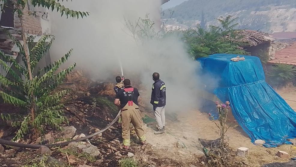 Manisada orman yangını 1 mahalle tahliye edildi