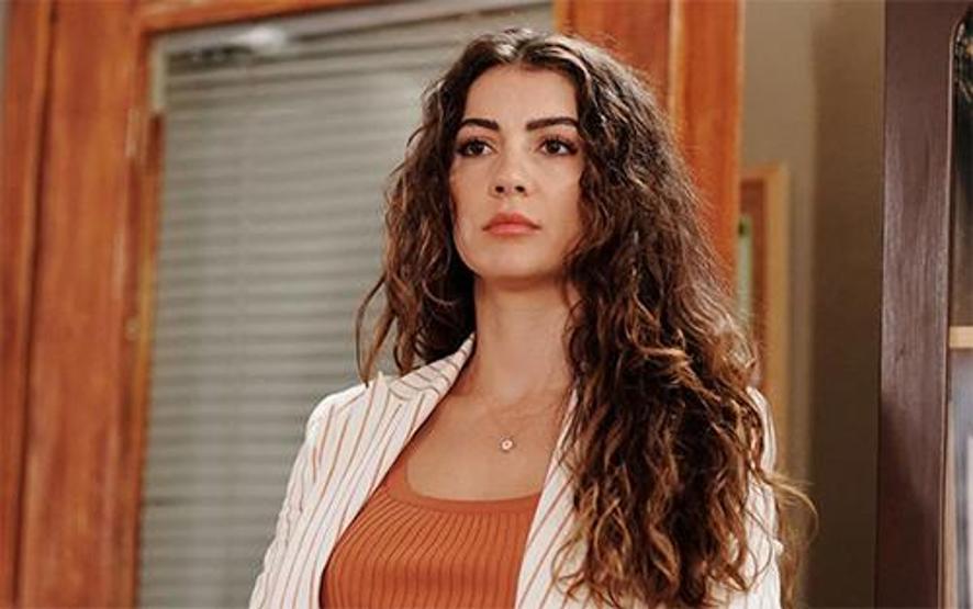 Burcu Özberk Açtı Ağzını Yumdu Gözünü Kendisine Gelen O Mesajı İfşaladı, Ateş Püskürdü