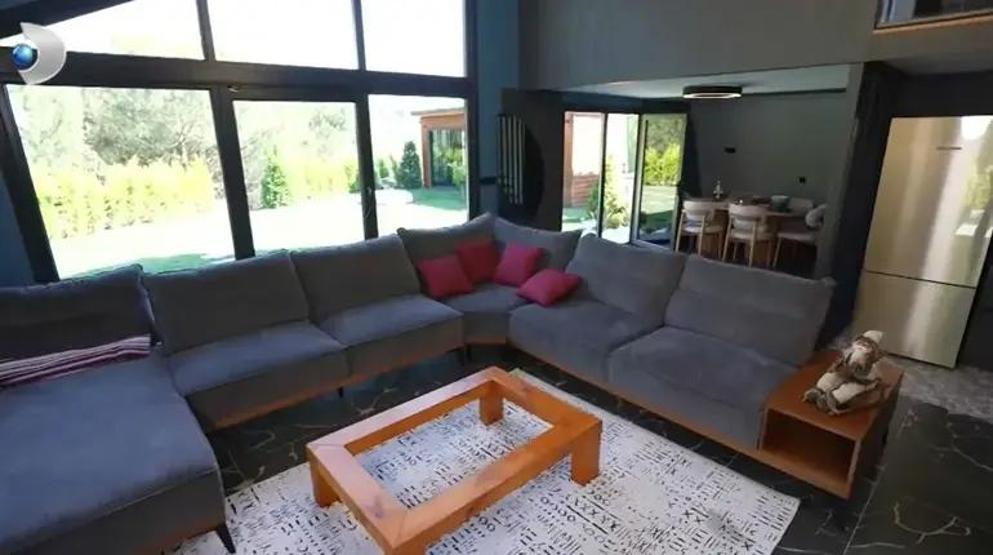 Ünlü Şarkıcı Bağ Evinin Kapılarını Evrim Akınla Ev Gezmesine Açtı Doğa İle İç İçe Huzur Dolu Bir Yuva