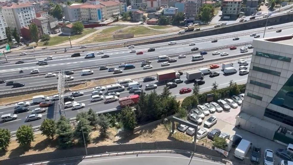 İstanbulda korku dolu anlar: AVMdeki iş yerinde yangın