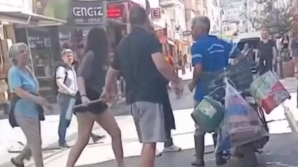 İzmirde skandal görüntüler: İki kız, temizlik görevlisini vahşice darp etti | Tutuklandılar