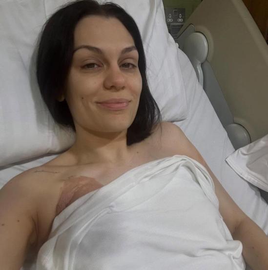 Meme kanserine yakalanmıştı Ameliyat olan ünlü şarkıcı Jessie J yaşadıklarını anlattı BU BELİRTİLERE DİKKAT