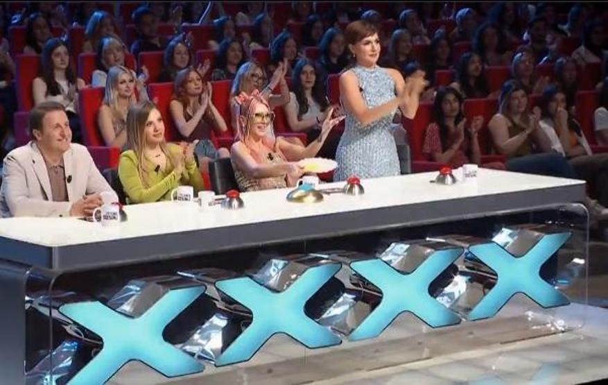 7 YAŞINDA YOK BÖYLE YETENEK Hande Yener ve Şevval Sam ayakta alkışladı BU YETENEK KARŞISINDA AYAĞA KALKARIM