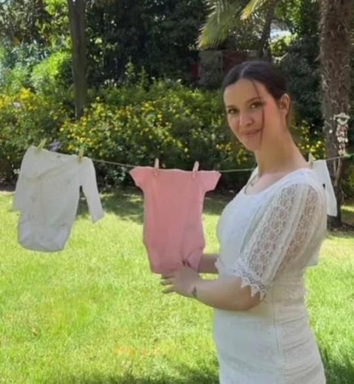 İrem Helvacıoğlundan Hamilelik Paylaşımı: Karnı Belirginleşen Ünlü İsim Anne Olmaya Hazırlanıyor