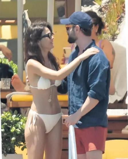 Sinem Ünsal ve Berk Cankat Bodrum’da Aşk Tazeledi Ege’nin Serin Sularında Romantik Anlar