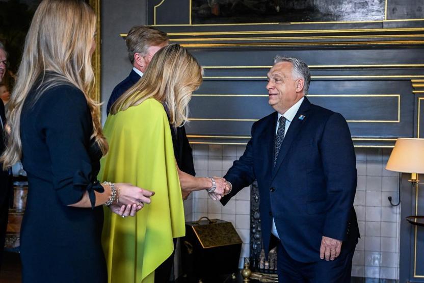 NATO Zirvesi’nde dikkat çeken o kare: Fotoğrafta 5 kadın daha var ama o hepsini gölgede bıraktı