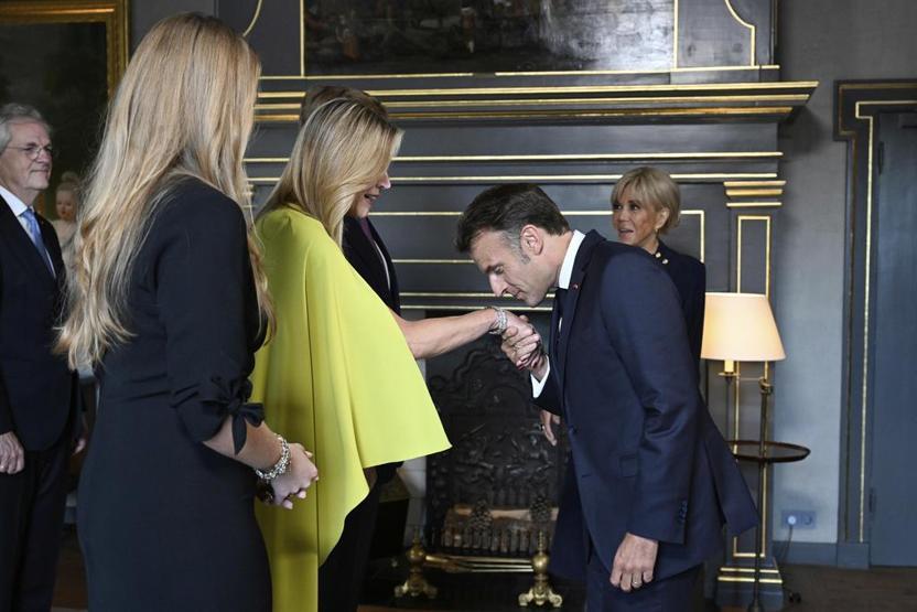 NATO Zirvesi’nde dikkat çeken o kare: Fotoğrafta 5 kadın daha var ama o hepsini gölgede bıraktı