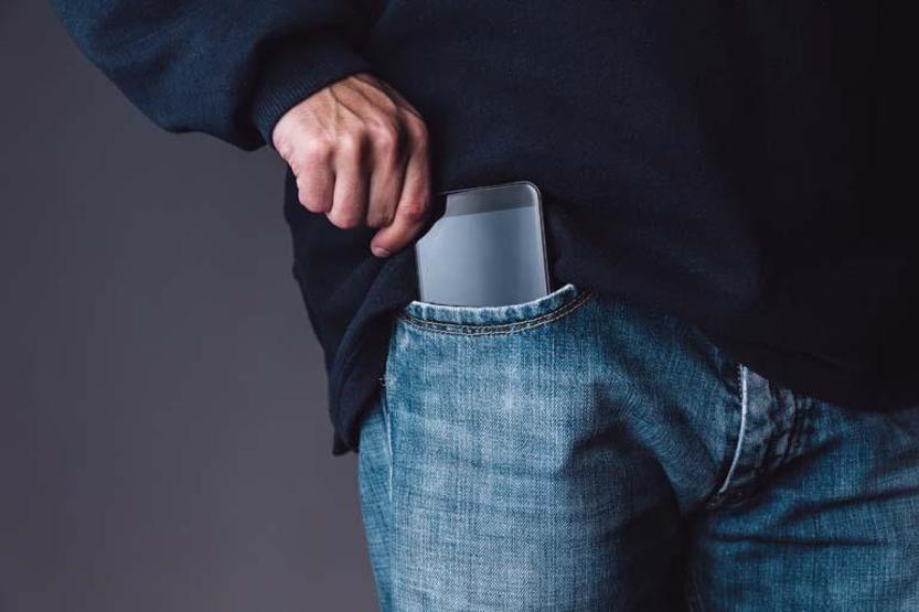 Cep Telefonuyla Tuvalete Girenler Aman Dikkat Öyle Bir Tehlikesi Ortaya Çıktı ki... Mide, Bağırsak, Akciğer... Verdiği Hasarı Duyunca Çok Şaşıracaksınız