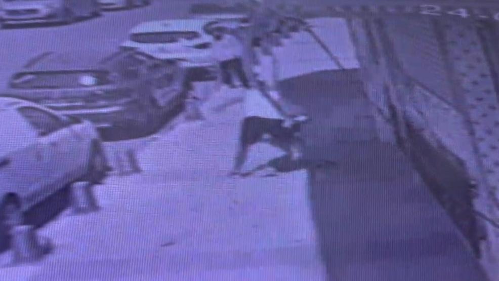 Zihinsel engelli çocuğa sokak ortasında şiddet: Çevredekiler sadece izledi