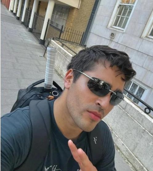 Vatani Görevini Tamamlayan Mert Ramazan Demir, Tatil İçin Birleşik Krallıka Gitti
