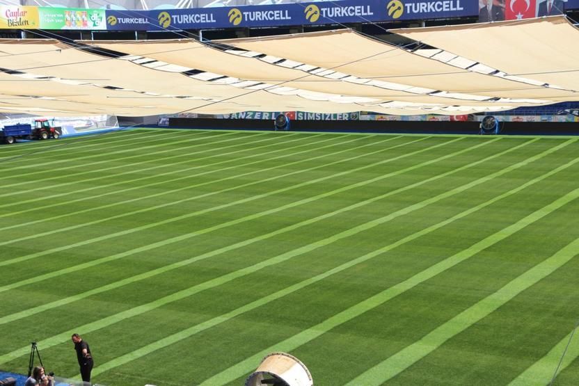 Çaykur Rizespor stadının çimlerine branda önlemi