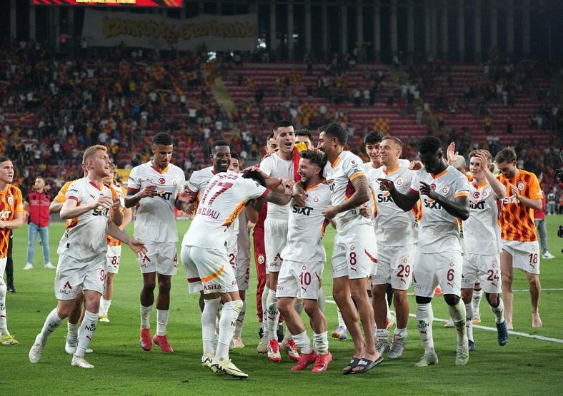 Galatasarayda ayrılık Sözleşmesi bitmeden gidiyor...