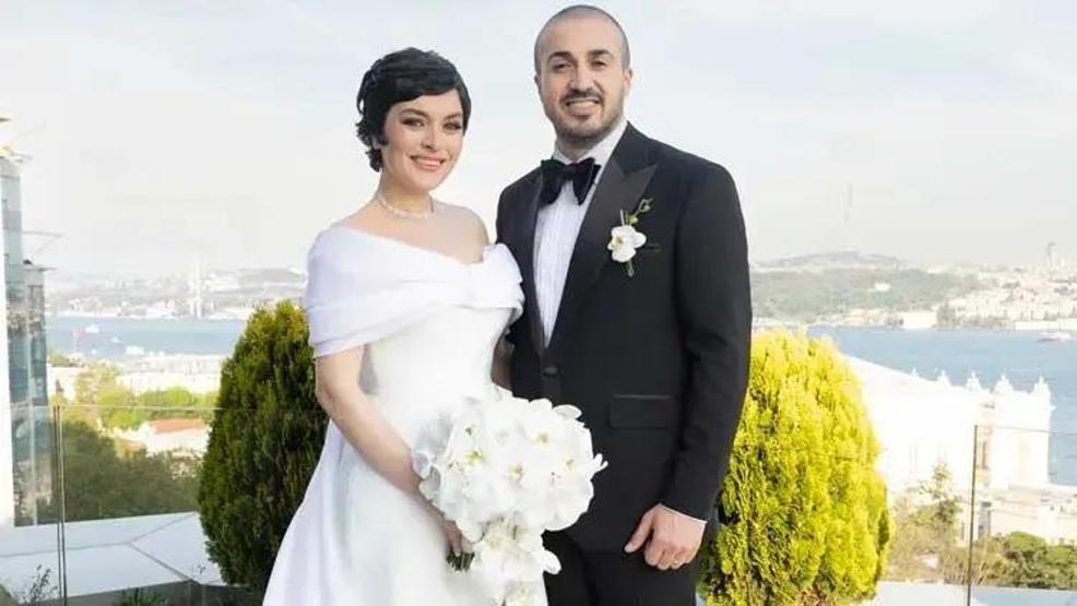 2 YILLIK EVLİLİK SONA ERDİ Ezgi Mola ile Mustafa Aksakallı boşandı Birbirimize olan sevgimizin en güzel hediyesi...
