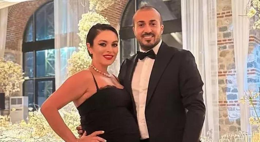 2 YILLIK EVLİLİK SONA ERDİ Ezgi Mola ile Mustafa Aksakallı boşandı Birbirimize olan sevgimizin en güzel hediyesi...