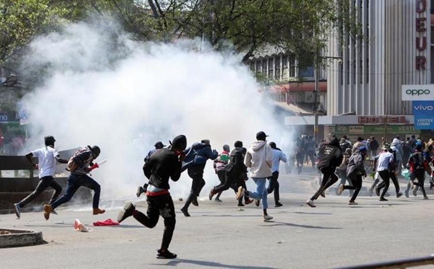 Kenyada sokaklar karıştı: 56 yaralı
