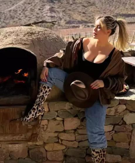 Wanda Nara Kuzulara Süt İçirirken Karda Bisiklete Bindi: Şaşırtan Paylaşımlar
