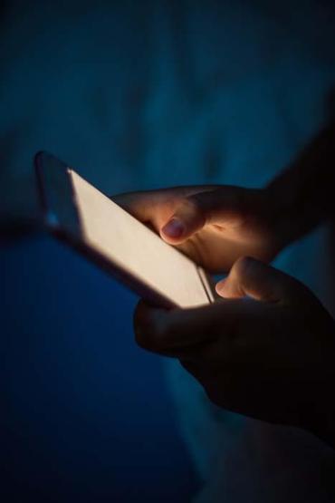 EĞLENDİRMİYOR, HASTA EDİYOR Günde 100 Kez Telefona Bakıyoruz Dijital Bağımlılık Endişe Veriyor: Anksiyete, Gerginlik Ve Konsantrasyon Bozukluğu...