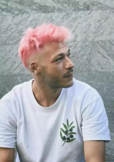 Kubilay Aka, Pembe Saçlarına Veda Etti Yeni İmajıyla Takipçilerini Şaşırttı