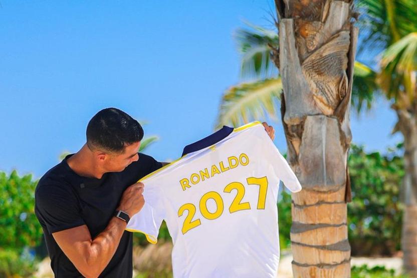 Cristiano Ronaldo, imzayı attı