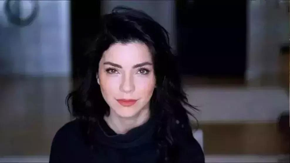 ‘AŞK-I MEMNU’ İTİRAFI OLAY OLMUŞTU Merve Boluğur, Setlere dönecek misiniz sorusuna bakın ne yanıt verdi
