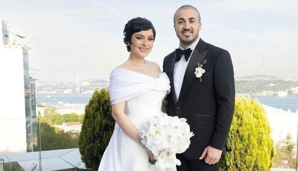 Enis Arıkandan olay boşanma yorumu Ezgi Mola - Mustafa Aksakallı ayrılığı için bakın ne dedi