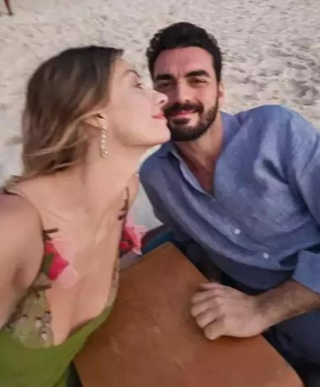 Tuba Ünsal’dan Aşk Dolu Paylaşım ‘Dünya O Günden Beri Daha Güzel’