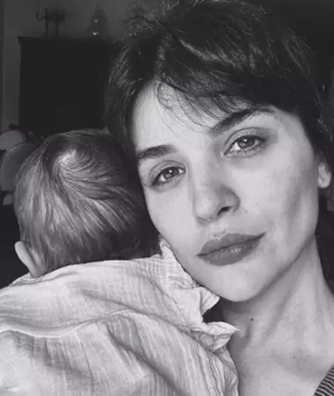 Gonca Vuslateri, Eşi ve Minik Kızıyla Mutlu Anlarını Paylaştı