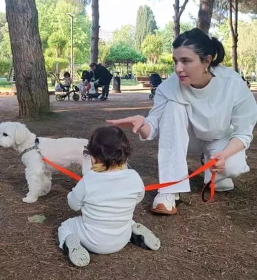 Gonca Vuslateri, Eşi ve Minik Kızıyla Mutlu Anlarını Paylaştı