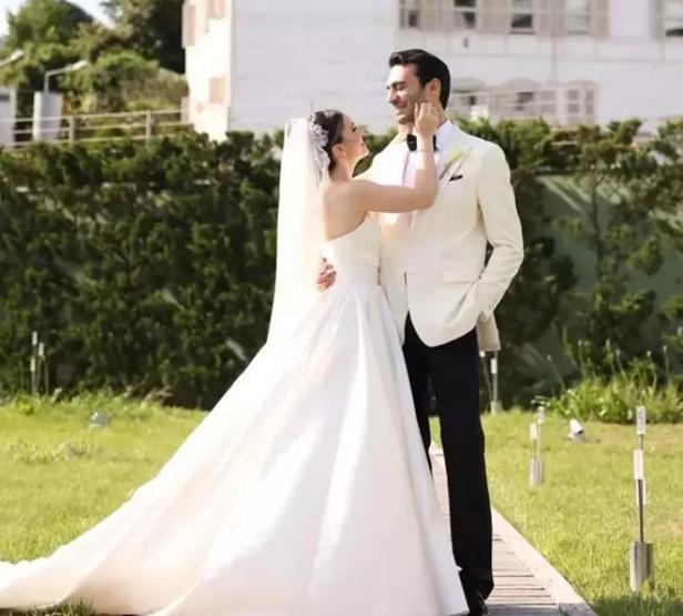 Almila Adadan Düğün Paylaşımı Yeni Fotoğraflar Sosyal Medyada Gündem Oldu