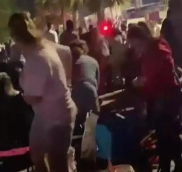 Merve Özbey Konserinde Şok Olay Samsunda Kavga Çıktı