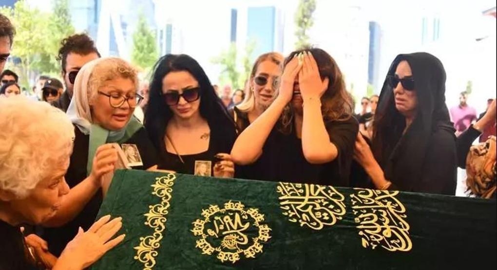 Nihal Candan’ın Vefatının Ardından Özden Cerrahoğlu’ndan Duygusal Paylaşım: Paramparçayım