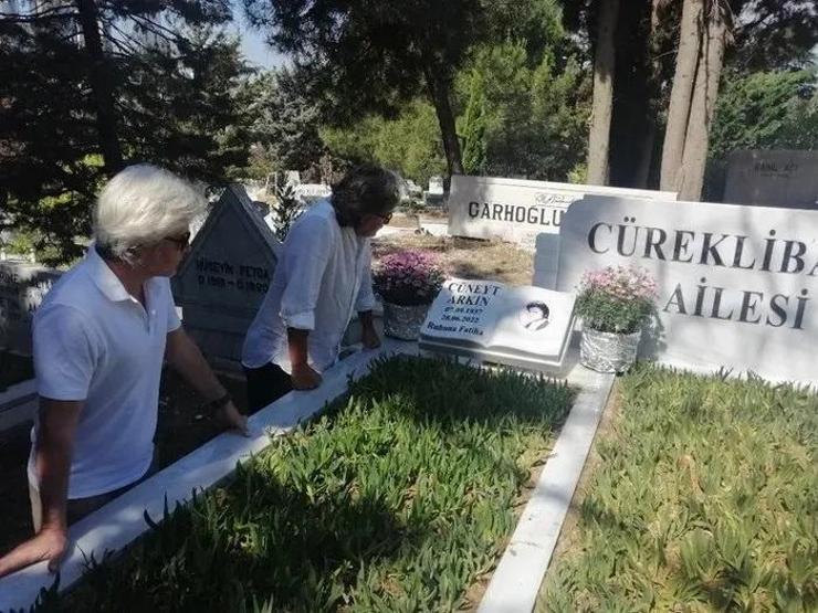 Duygu dolu paylaşım Cüneyt Arkının oğlu Kaan Cüreklibatır, babasını böyle andı: SANKİ HİÇ GİTMEMİŞ GİBİ