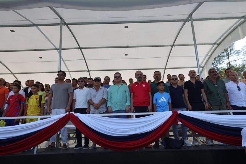 Yılmaz Erdoğanın yeni futbol sahasına sanat ve spor camiası akın etti Fatih Terim, Kıvanç Tatlıtuğ, Rıdvan Dilmen, Volkan Demirel...