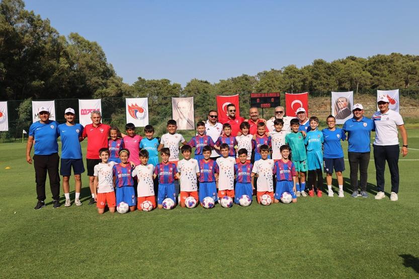 Yılmaz Erdoğanın yeni futbol sahasına sanat ve spor camiası akın etti Fatih Terim, Kıvanç Tatlıtuğ, Rıdvan Dilmen, Volkan Demirel...