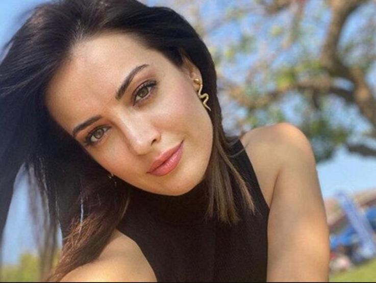 İrem Sak’tan Havaalanı Röportajlarına Gönderme: “Benim Röportajım Yok, Çünkü Çağırmadık”