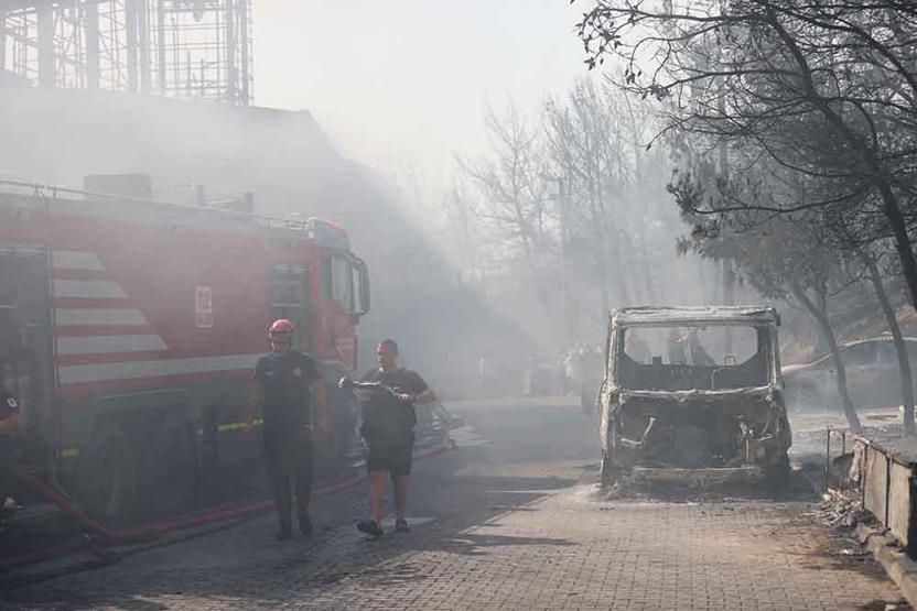 İzmirdeki yangında galericiler sitesinde hasarın boyutu ortaya çıktı