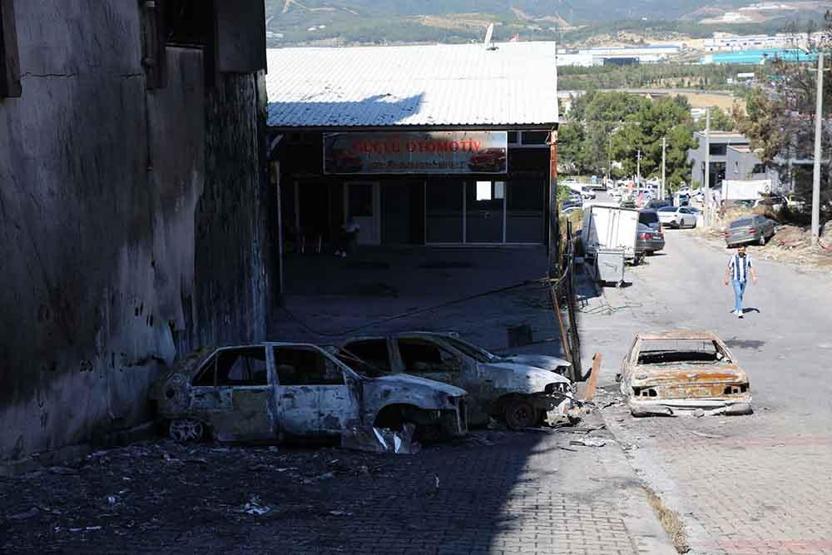 İzmirdeki yangında galericiler sitesinde hasarın boyutu ortaya çıktı