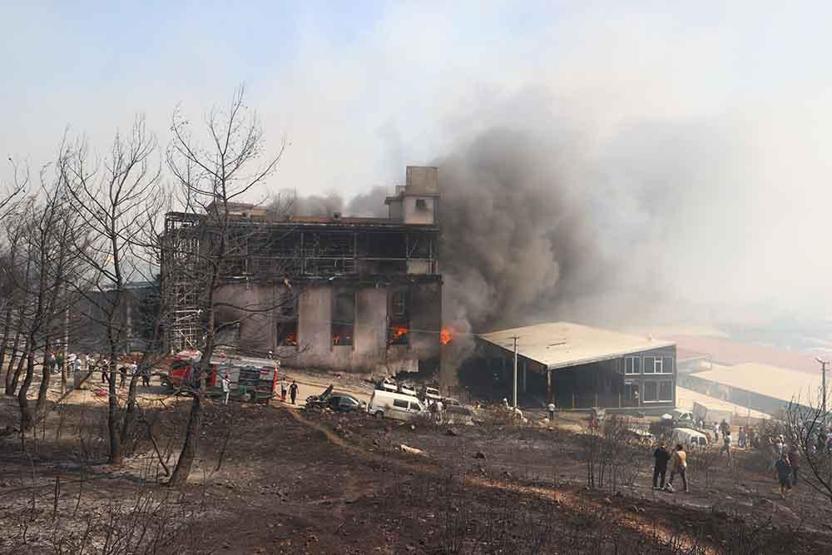 İzmirdeki yangında galericiler sitesinde hasarın boyutu ortaya çıktı