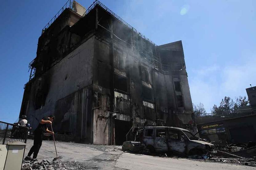 İzmirdeki yangında galericiler sitesinde hasarın boyutu ortaya çıktı