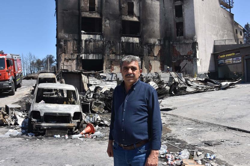 İzmir Gaziemirde iki ayrı yangın birleşmiş: Mahşer yeri gibiydi