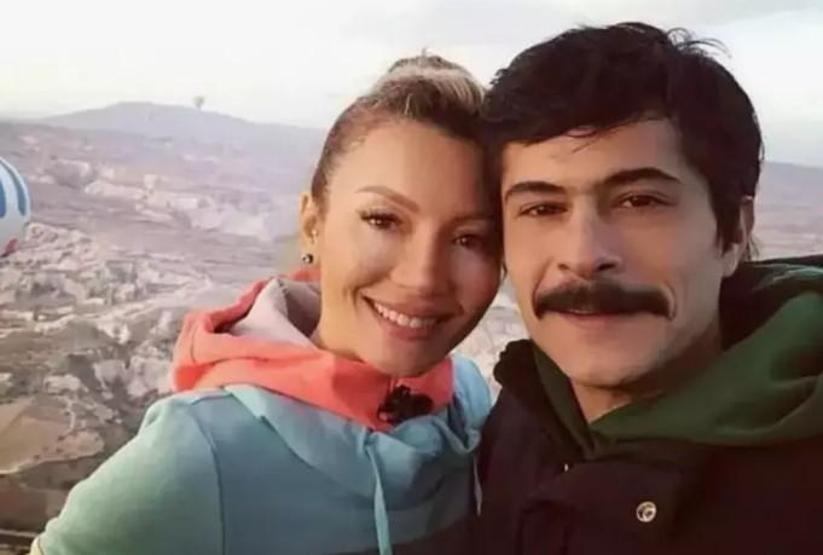 İsmail Hacıoğlu ve Duygu Kumarki’den Aşk Dolu Pozlar Bir Dargın, Bir Barışık İlişki Devam Ediyor