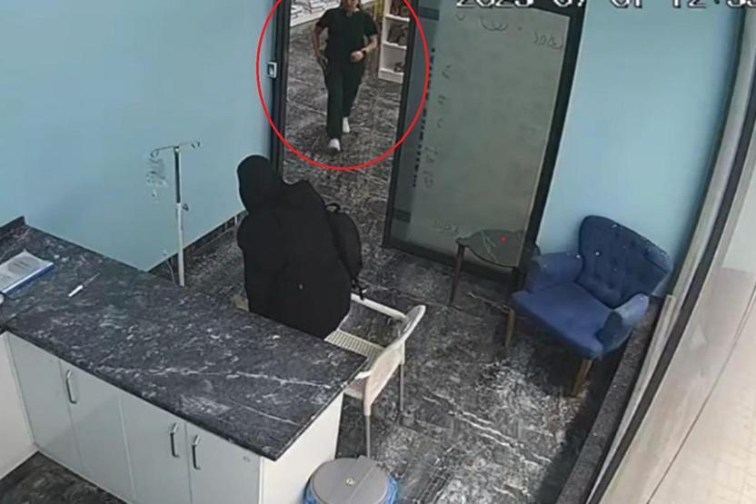 Deprem sırasında yürekleri ısıtan görüntü Tedavi ettiği köpeğin yanına koştu