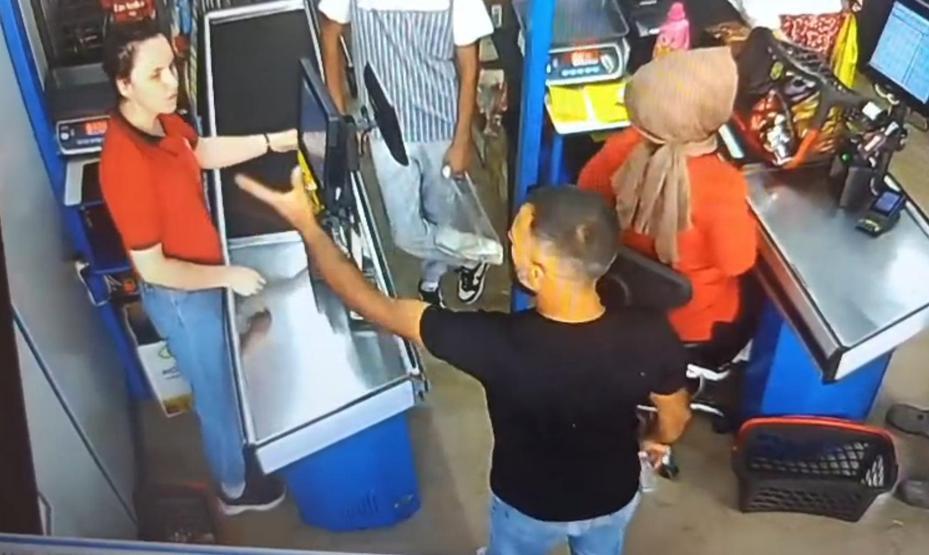 Kadın kasiyere dehşeti yaşattı: Yumruklayıp kaçtı