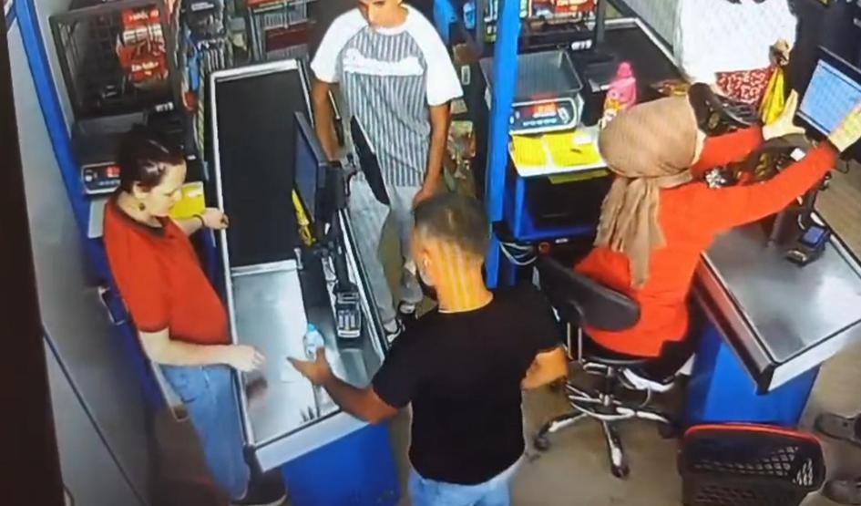 Kadın kasiyere dehşeti yaşattı: Yumruklayıp kaçtı