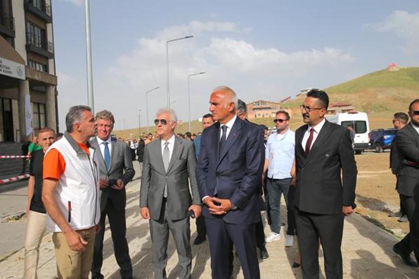 Kültür ve Turizm Bakanı Ersoy, Hakkaride incelemelerde bulundu