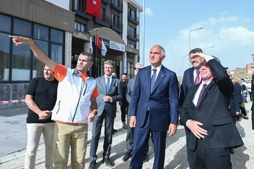 Kültür ve Turizm Bakanı Ersoy, Hakkaride incelemelerde bulundu