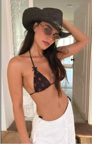 Özgü Kayanın Bikinili Paylaşımları Büyük İlgi Gördü