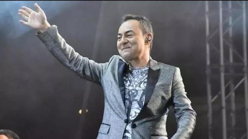 Serdar Ortaç Sevenlerini Endişelendirdi Yürümekte Zorlanınca Tekerlekli Sandalye Kullanmaya Başladı